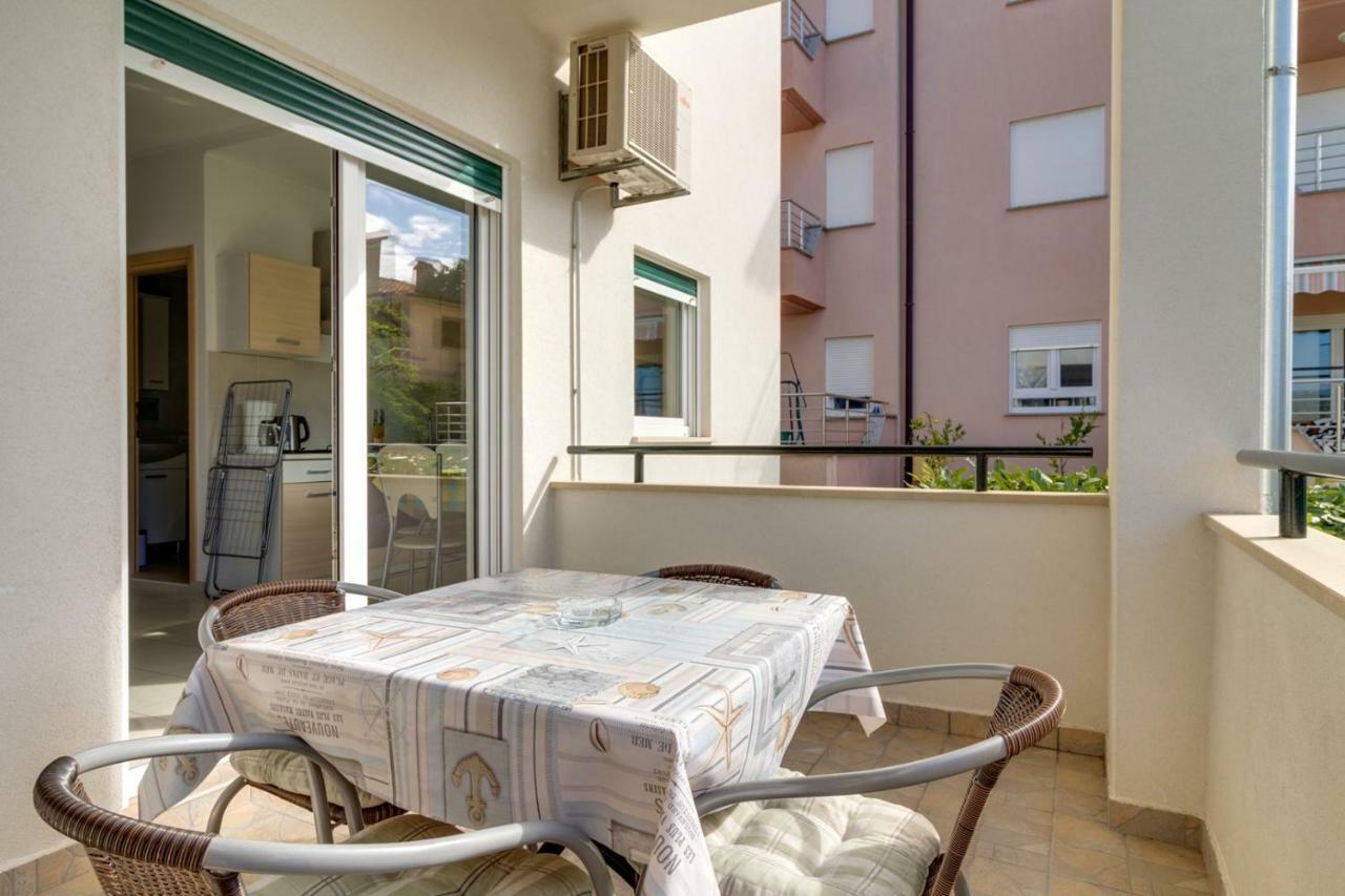 Apartments Tonka Near Beach And Sea Pula Exterior foto